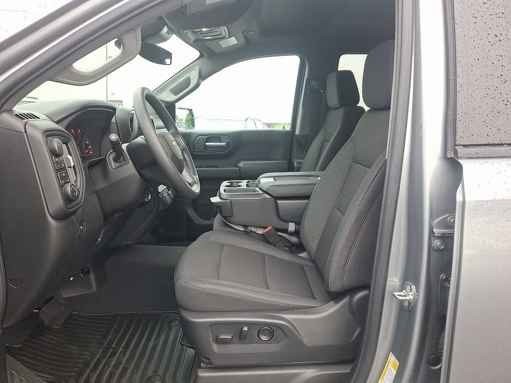 New 2026 Chevrolet Silverado 1500 Custom w/ LPO, Dark Essentials Package AWD/4WD image 6