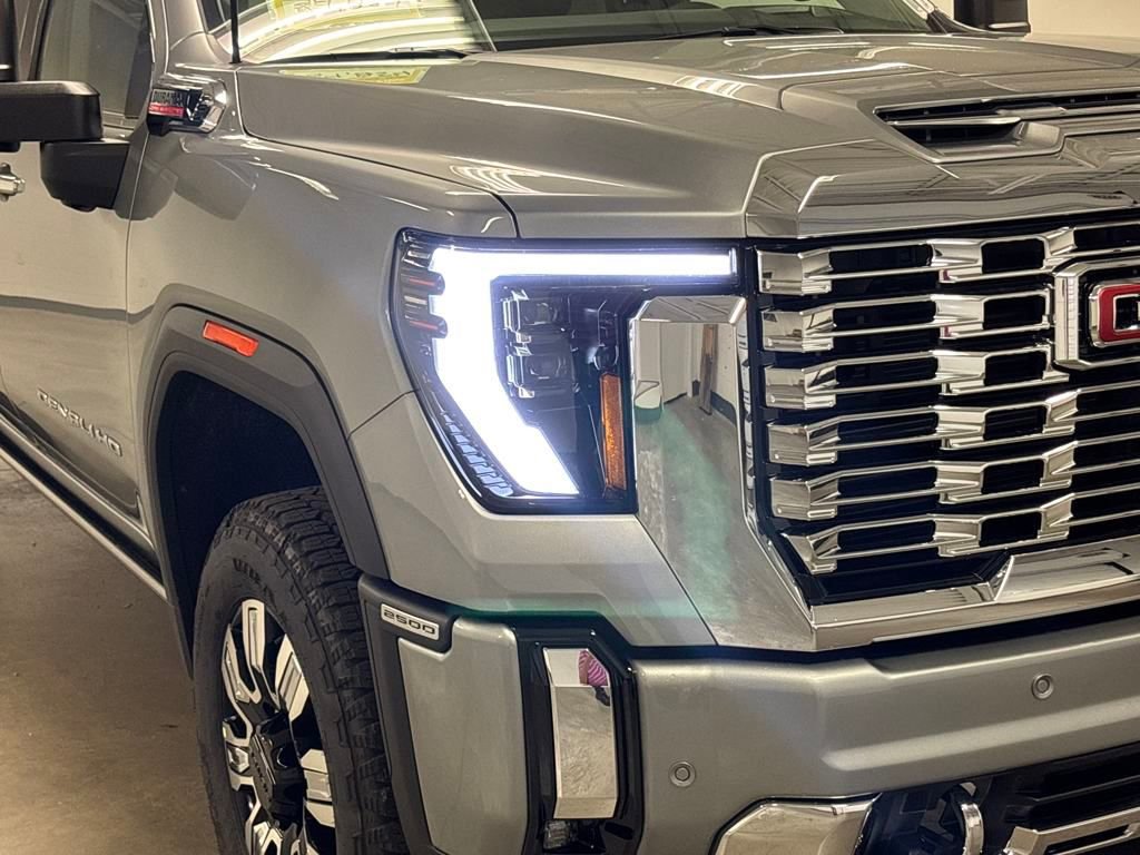 New 2025 GMC Sierra 2500 Denali w/ Denali Reserve Package image 4