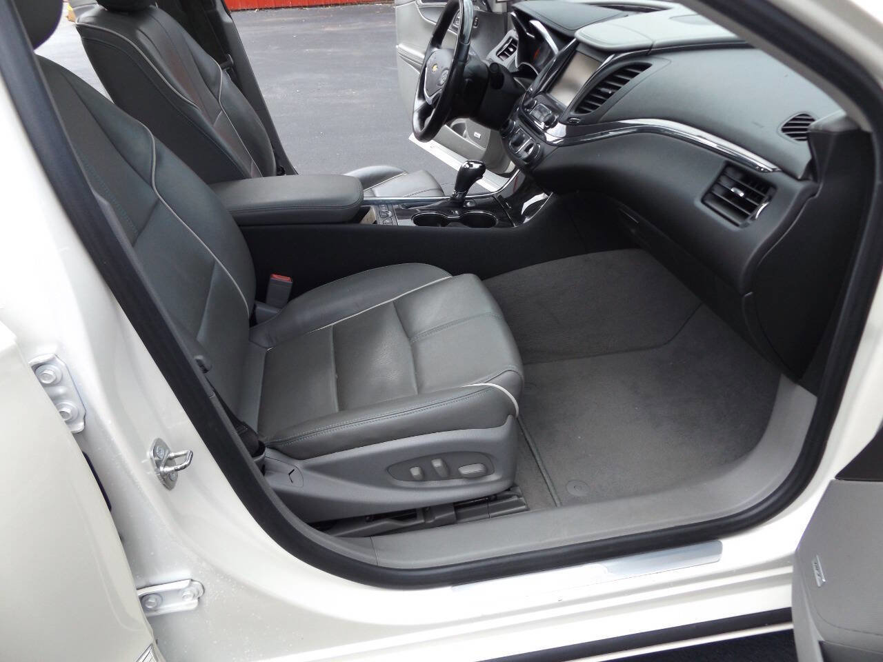 Used 2014 Chevrolet Impala LTZ image 21