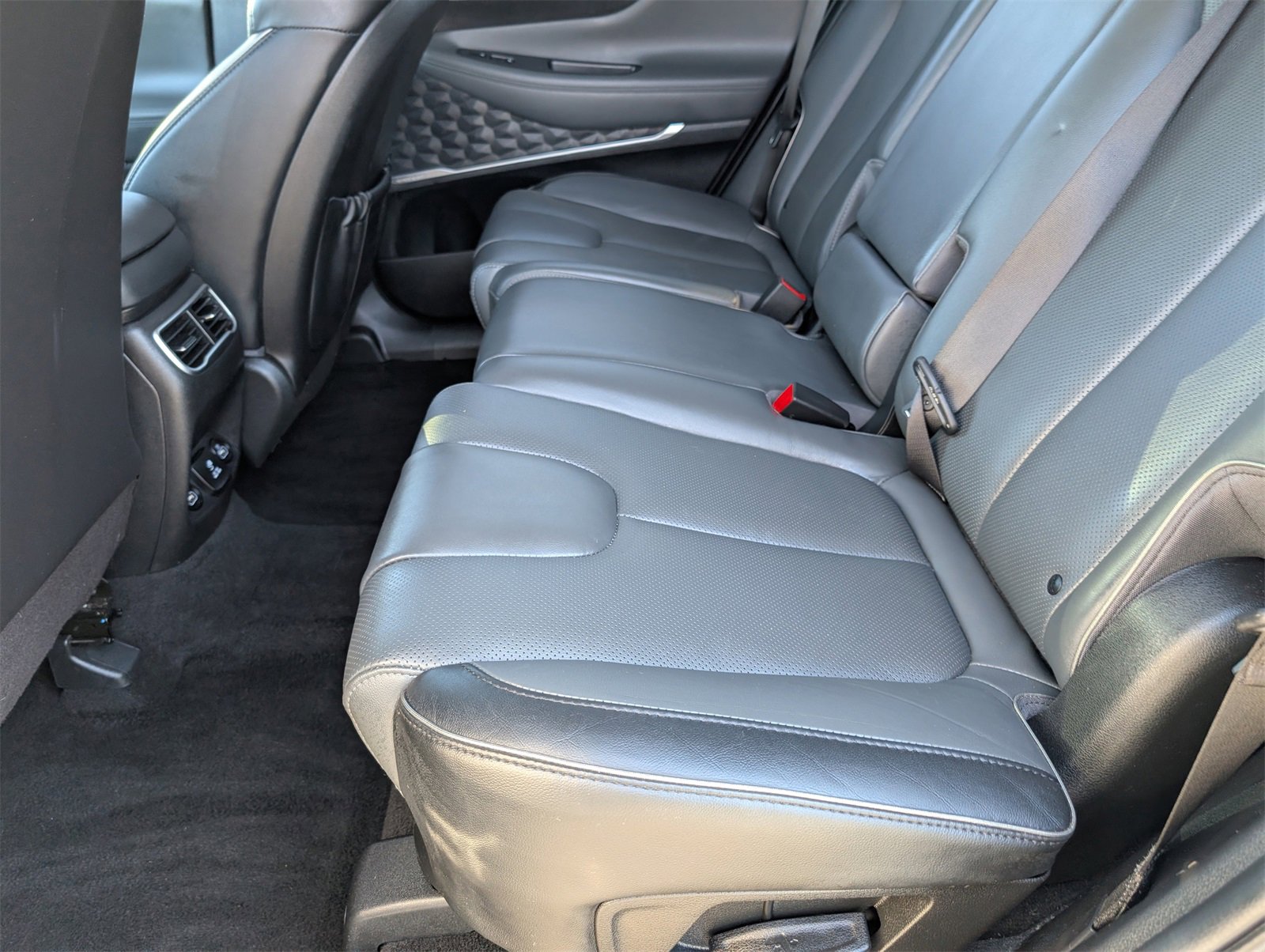 Used 2023 Hyundai Santa Fe Limited image 16