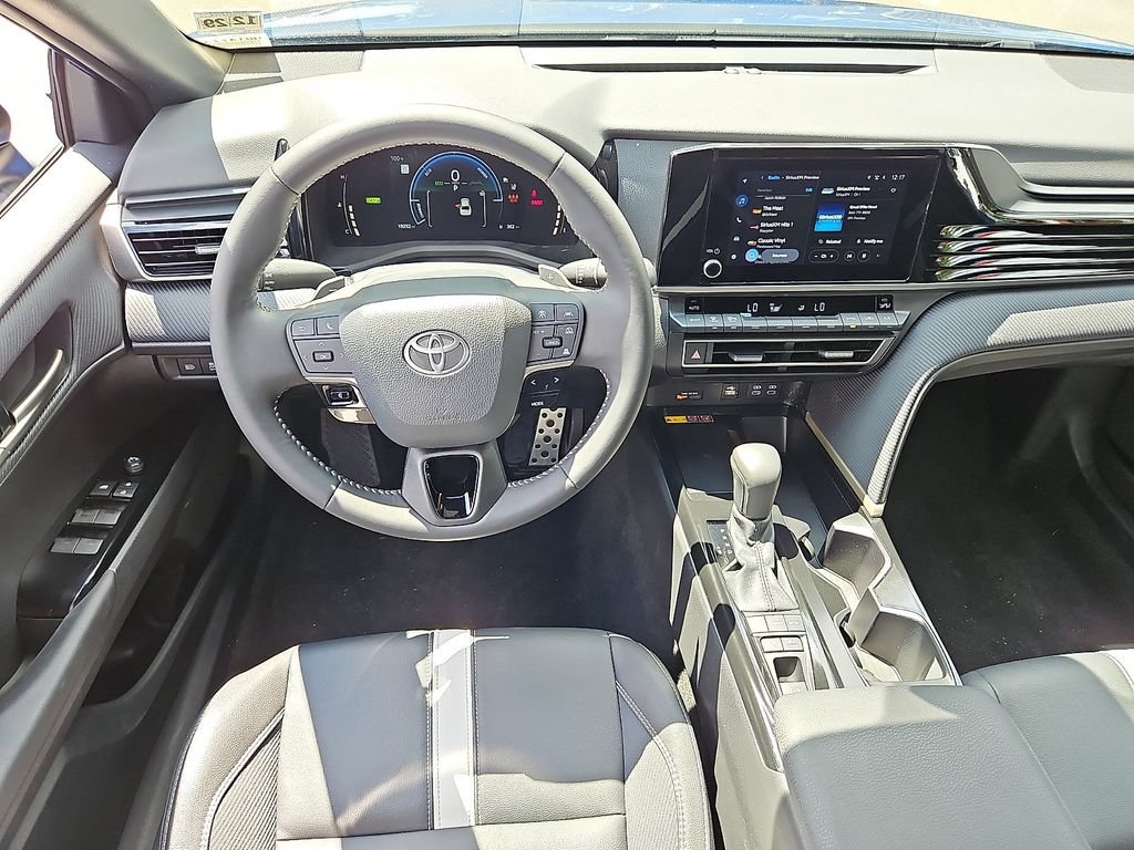 Used 2025 Toyota Camry SE AWD/4WD image 10