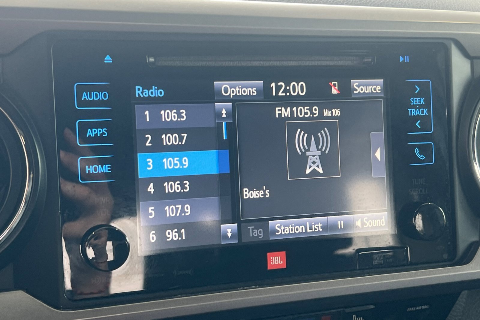 Used 2018 Toyota Tacoma Limited image 14