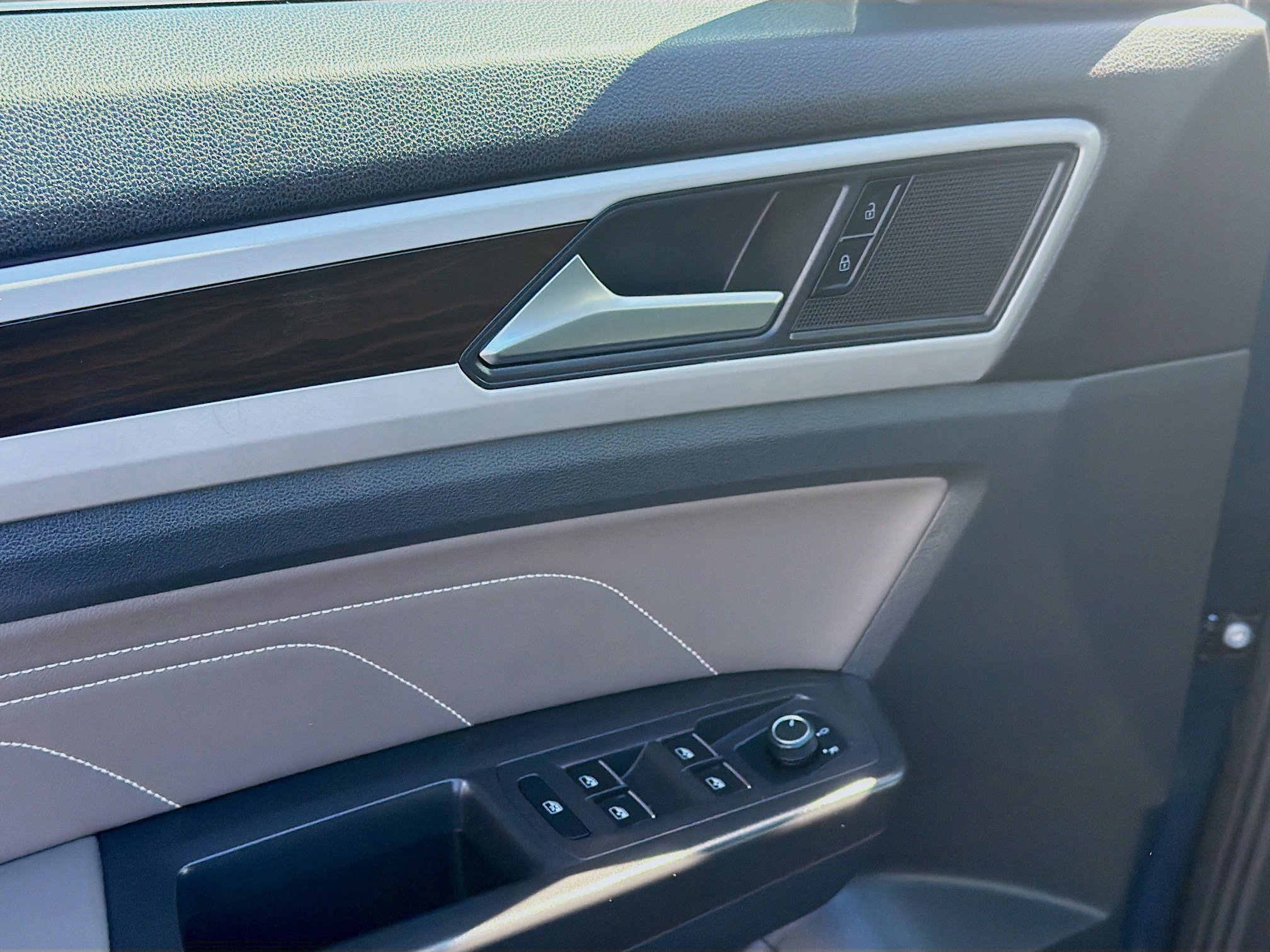 Used 2022 Volkswagen Atlas SE image 16