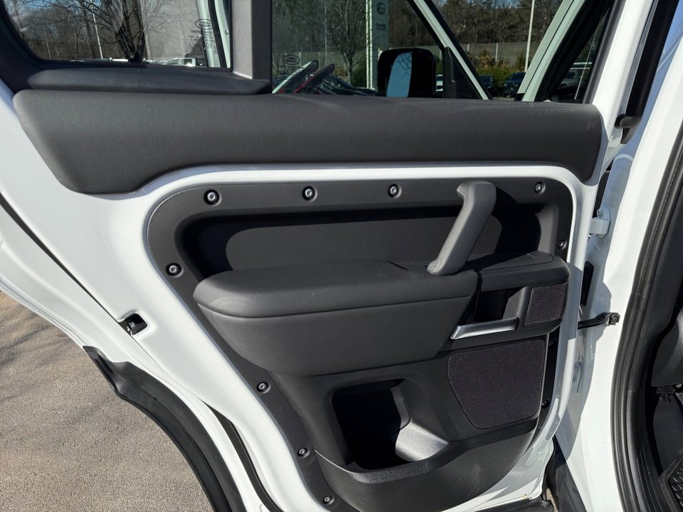 New 2026 Land Rover Defender 110 X-Dynamic SE AWD/4WD image 18