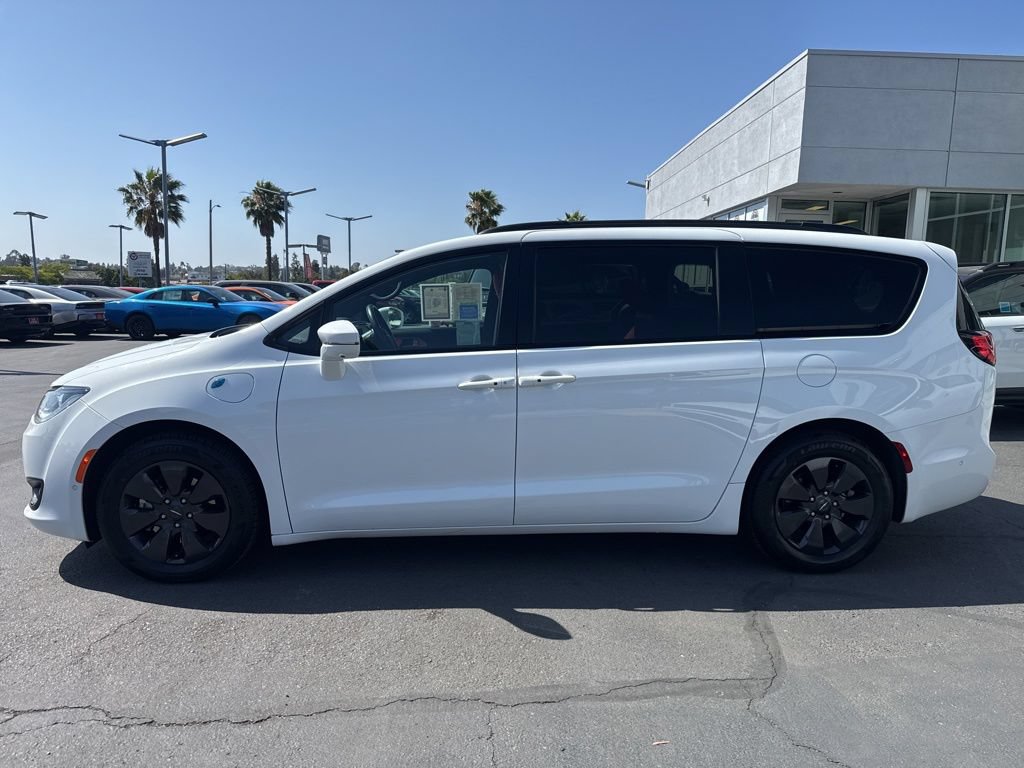 Certified 2020 Chrysler Pacifica Limited w/ Quick Oder Package 2EV RED-S FWD image 4