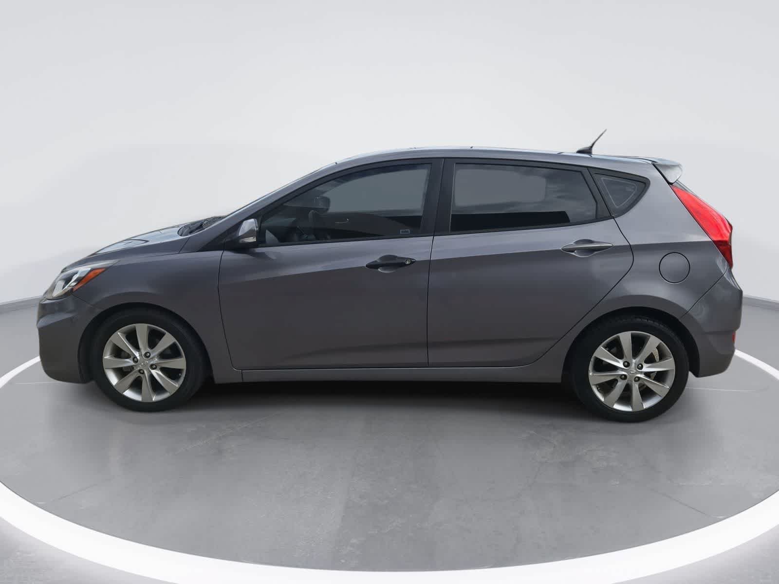 Used 2013 Hyundai Accent SE FWD image 5