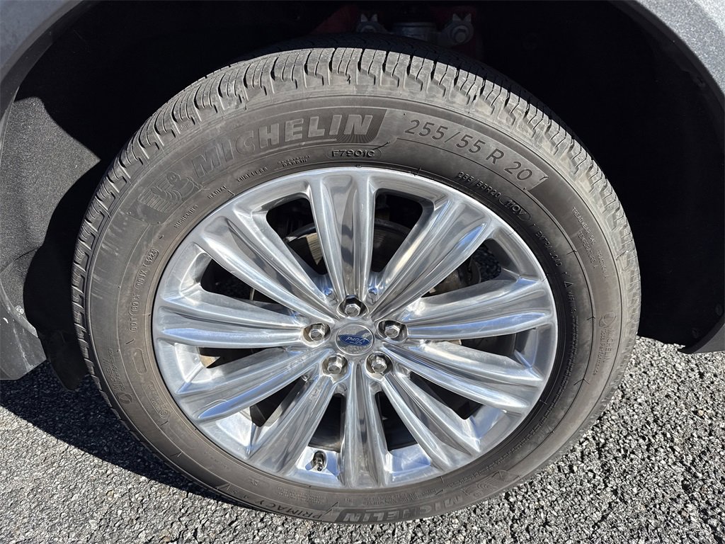 Used 2020 Ford Explorer Limited image 21