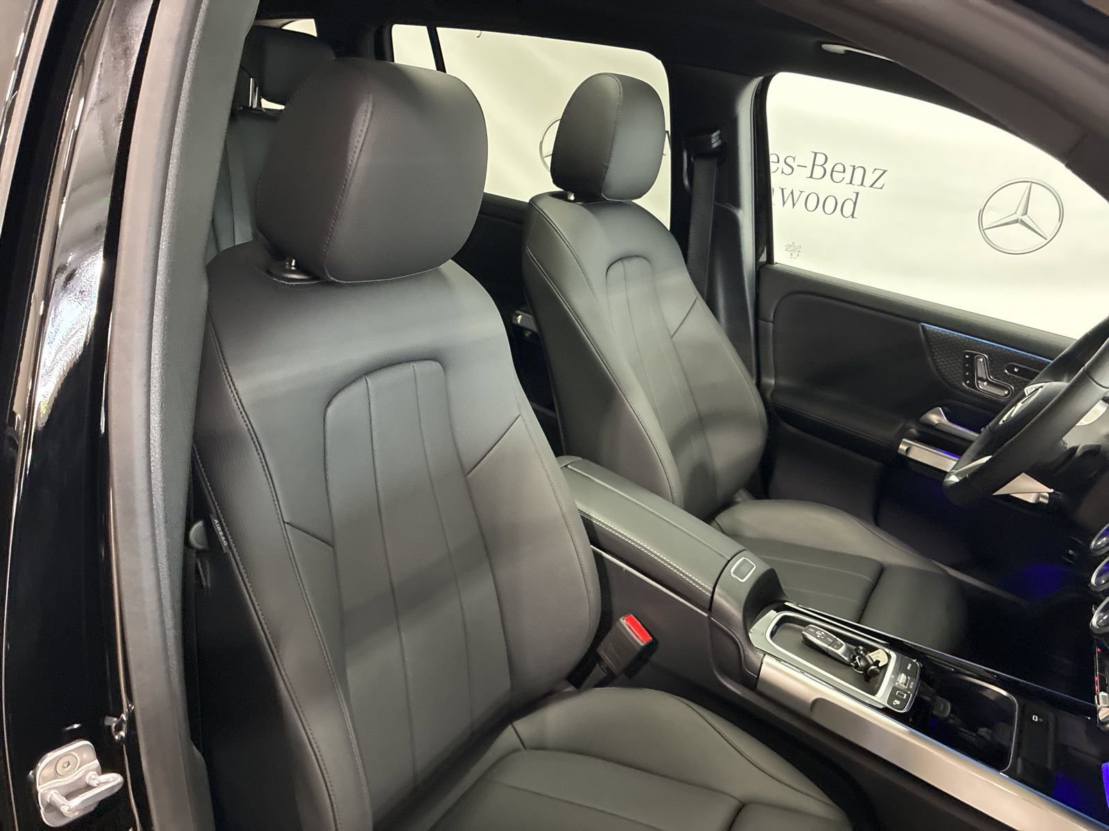 New 2025 Mercedes-Benz GLB 250 4MATIC image 18