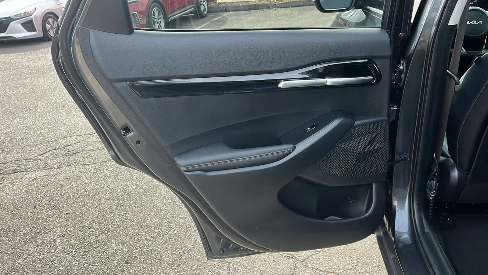 Used 2025 Kia Seltos SX w/ SX Sunroof Package image 25