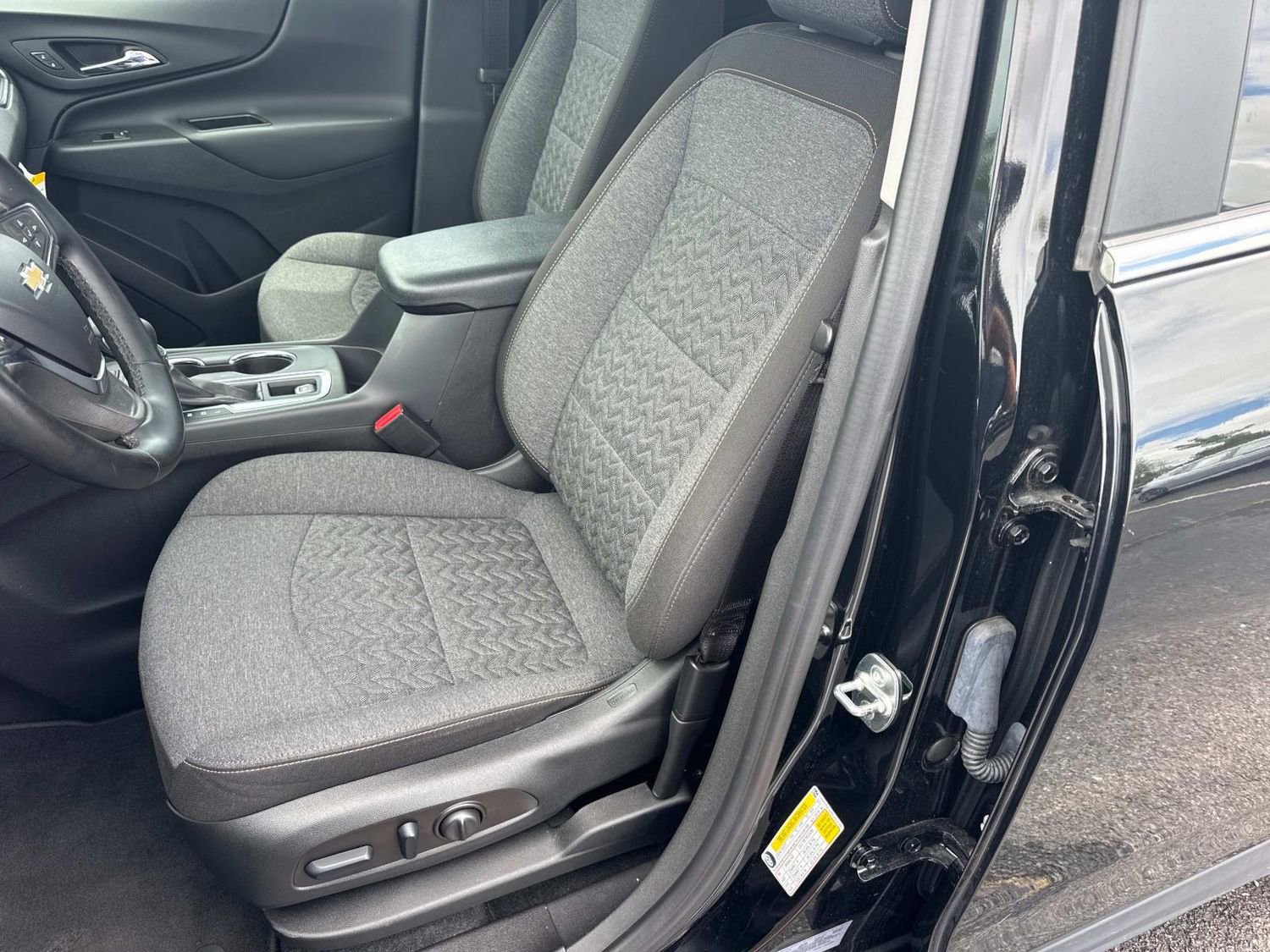 Used 2024 Chevrolet Equinox LT FWD image 28