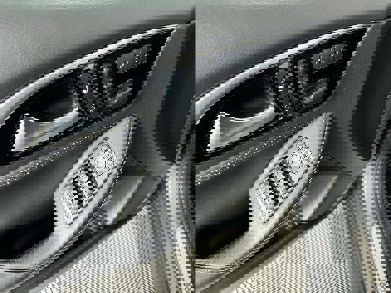 Used 2018 INFINITI QX30 Premium w/ Navigation Package image 14