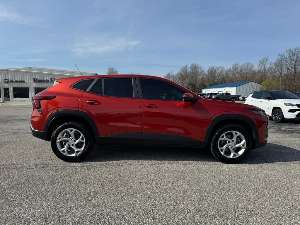 Used 2024 Chevrolet Trax LS w/ LS Convenience Package image 7
