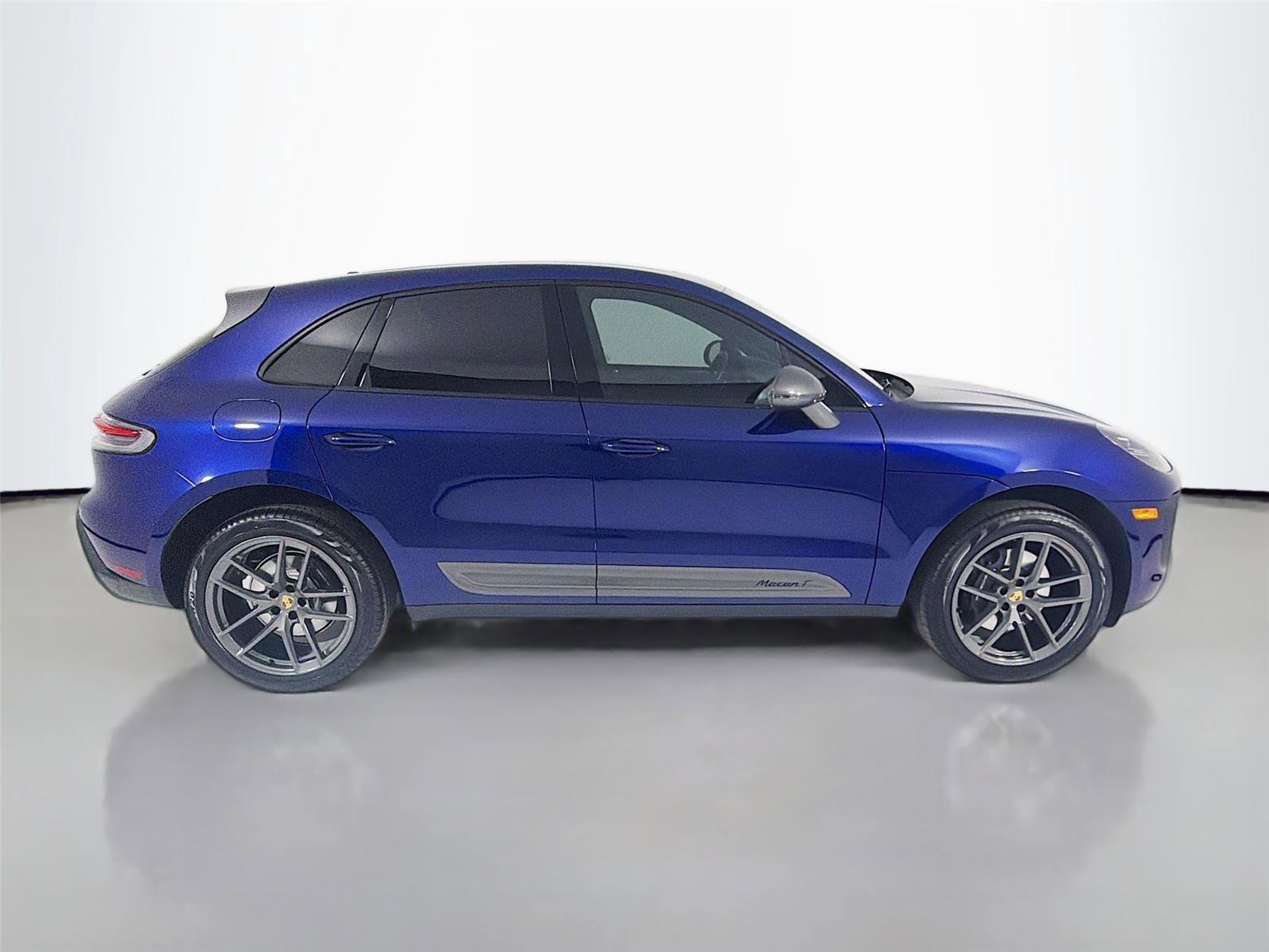 Certified 2024 Porsche Macan Turbo image 9