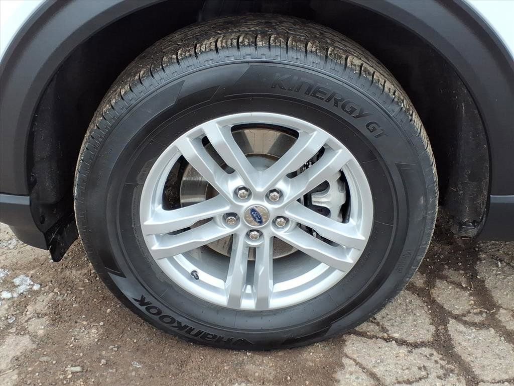 Used 2023 Ford Explorer XLT w/ Equipment Group 202A image 9