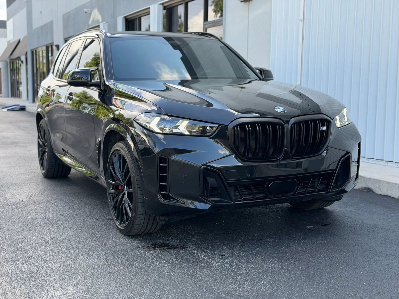 Used 2024 BMW X5 M60i AWD/4WD image 3