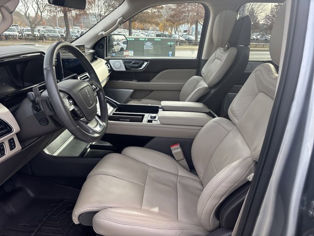 Used 2022 Lincoln Navigator Reserve image 16