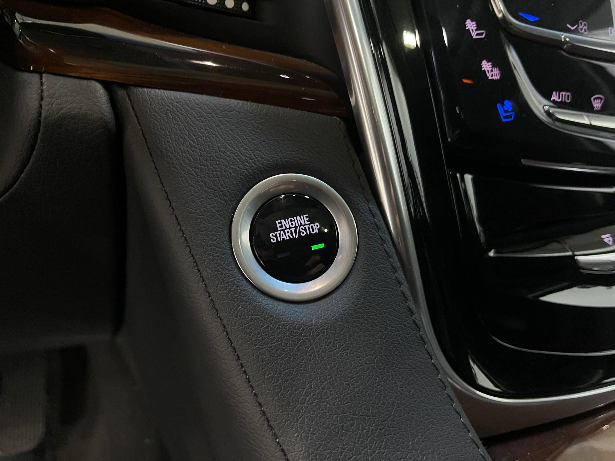 Used 2019 Cadillac Escalade ESV Luxury image 20