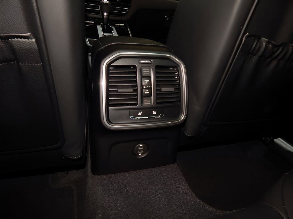 Used 2022 Porsche Macan image 19