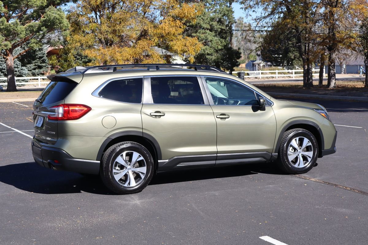 Used 2023 Subaru Ascent Premium w/ Convenience Package image 4