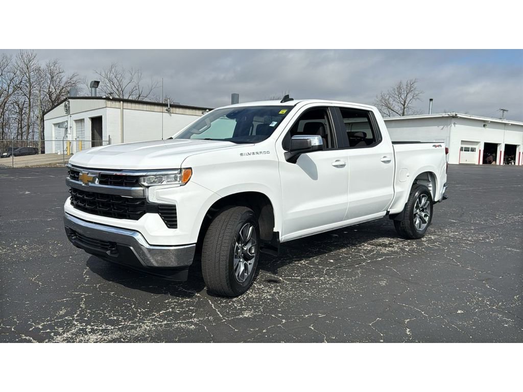 Used 2024 Chevrolet Silverado 1500 LT image 3