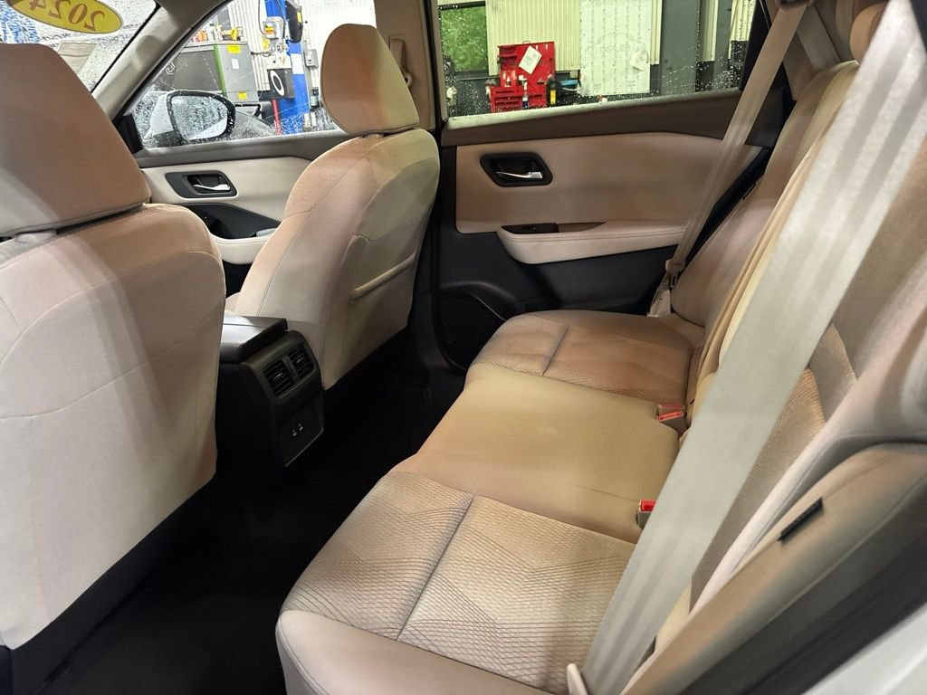 Used 2024 Nissan Rogue SV AWD/4WD image 15