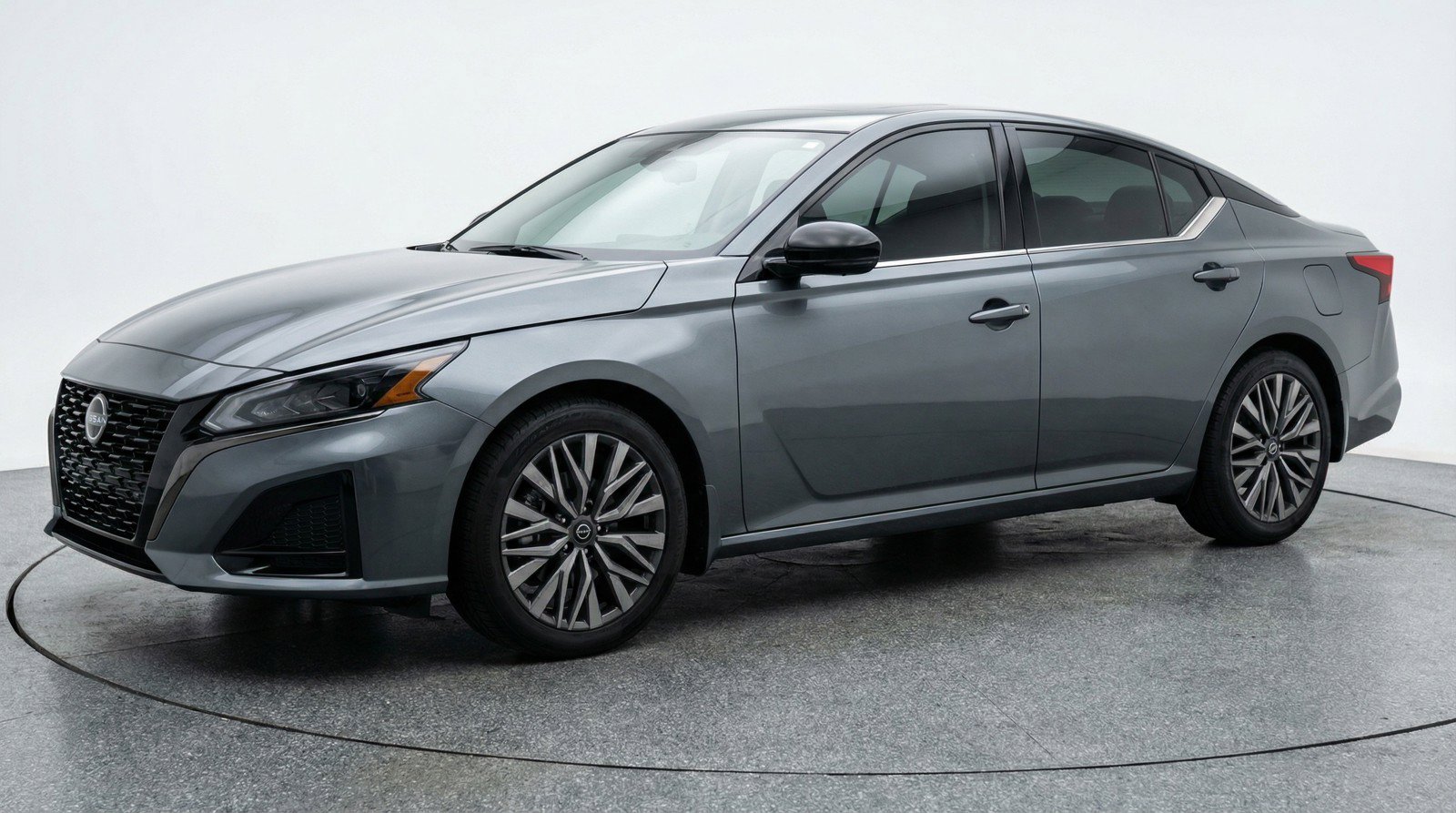 Used 2025 Nissan Altima 2.5 SV FWD image 3