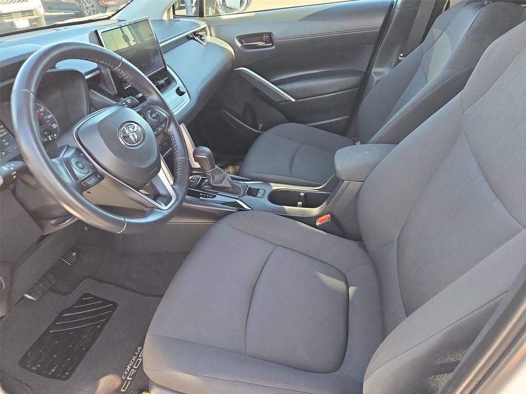 Used 2024 Toyota Corolla Cross LE FWD image 11