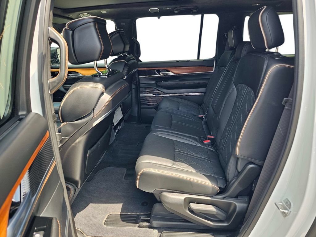 Used 2023 Jeep Grand Wagoneer L Series III AWD/4WD image 33