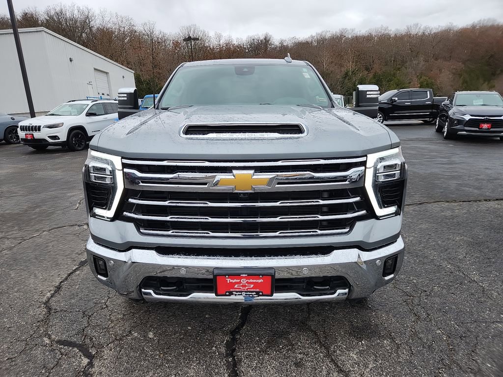Used 2024 Chevrolet Silverado 3500 LTZ w/ LTZ Convenience Package image 3
