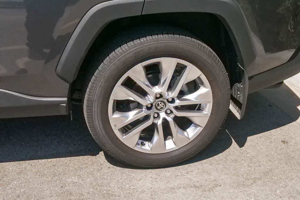 Used 2025 Toyota RAV4 XLE Premium FWD image 6