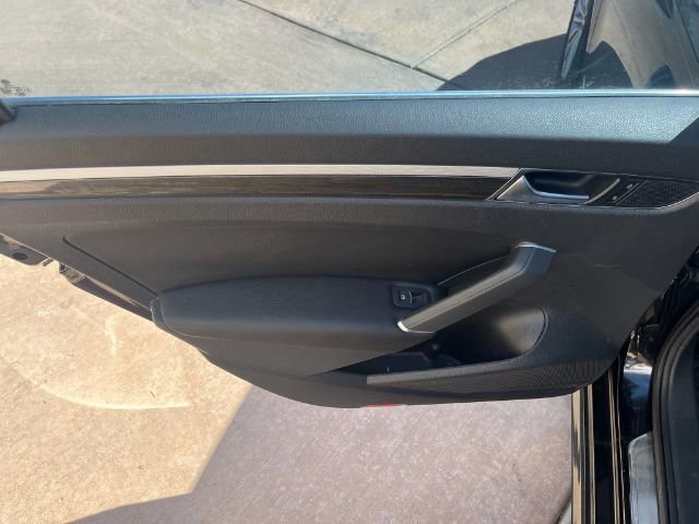 Used 2016 Volkswagen Passat 1.8T SE FWD image 14