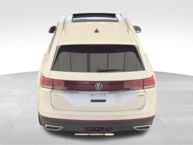 Used 2025 Volkswagen Atlas SEL AWD/4WD image 6