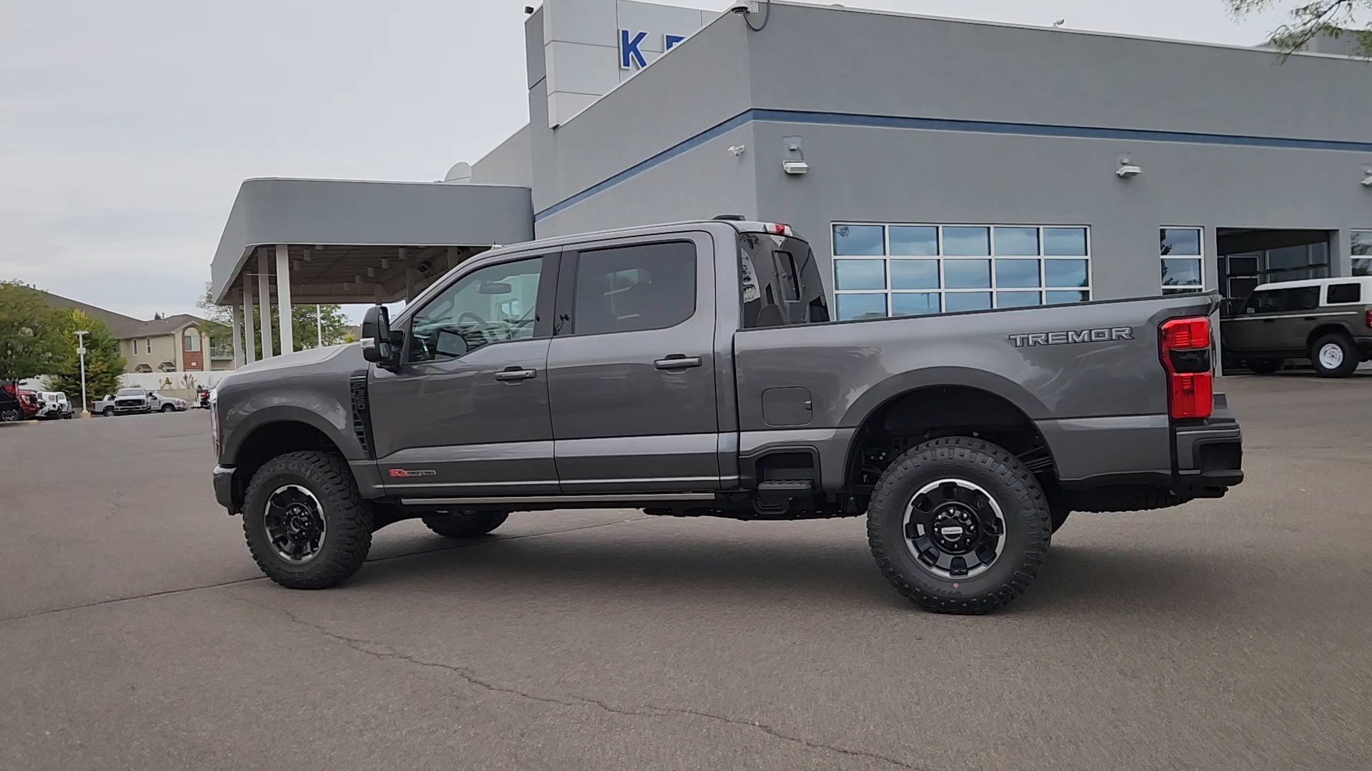 New 2026 Ford F350 Platinum w/ Tremor Off-Road Package AWD/4WD image 24