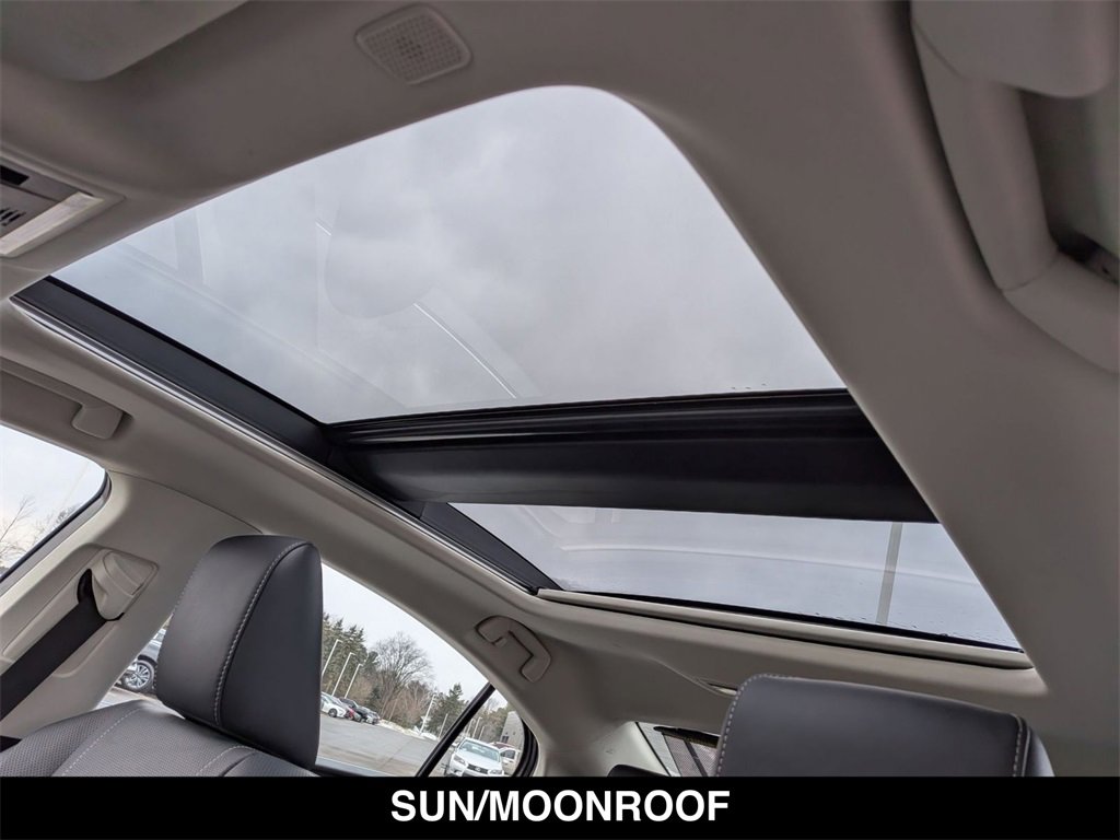 Used 2025 Lexus ES 350 Luxury w/ Accessory Package (Z2) image 2