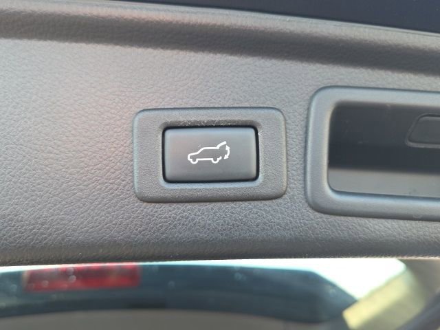 Used 2016 Subaru Forester 2.5i Touring w/ Eyesight & Navigation System image 16