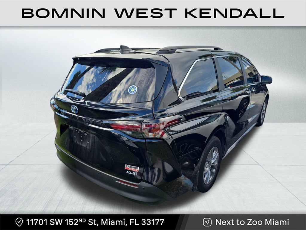 Used 2025 Toyota Sienna XLE image 4