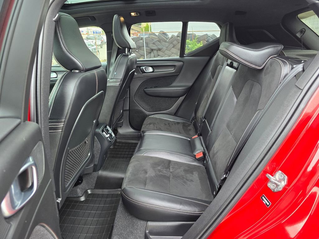 Used 2022 Volvo XC40 T5 R-Design w/ Advanced Package AWD/4WD image 15
