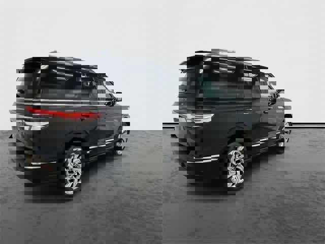 Used 2024 Lincoln Navigator Reserve image 4