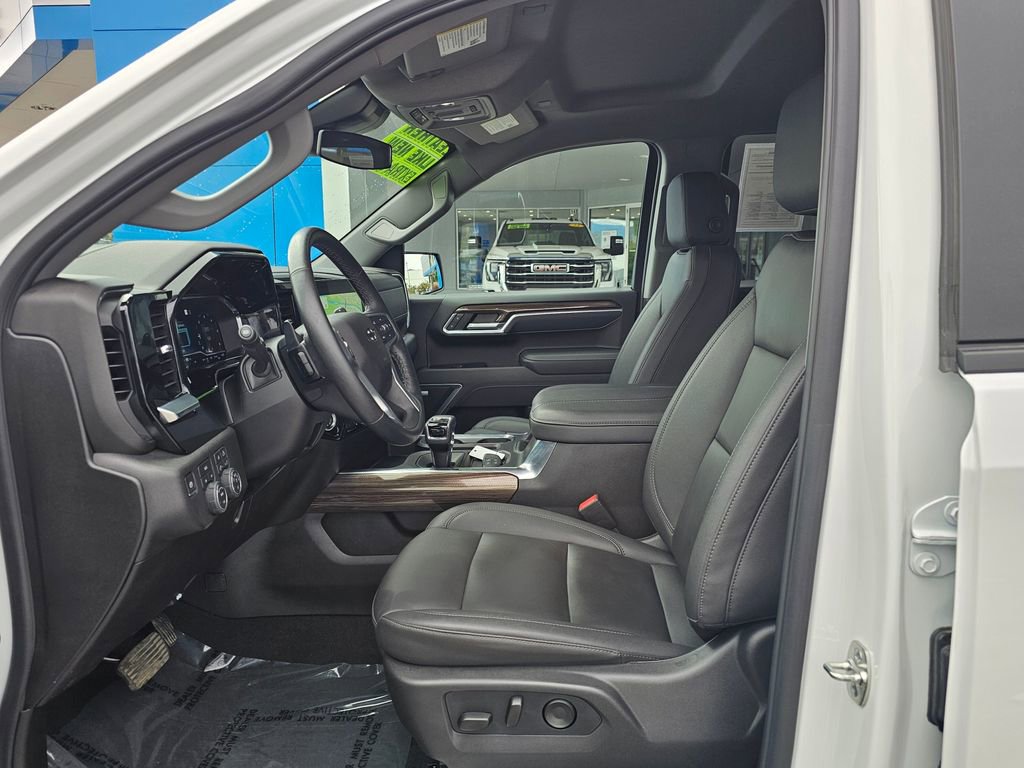 Certified 2025 Chevrolet Silverado 1500 RST AWD/4WD image 23