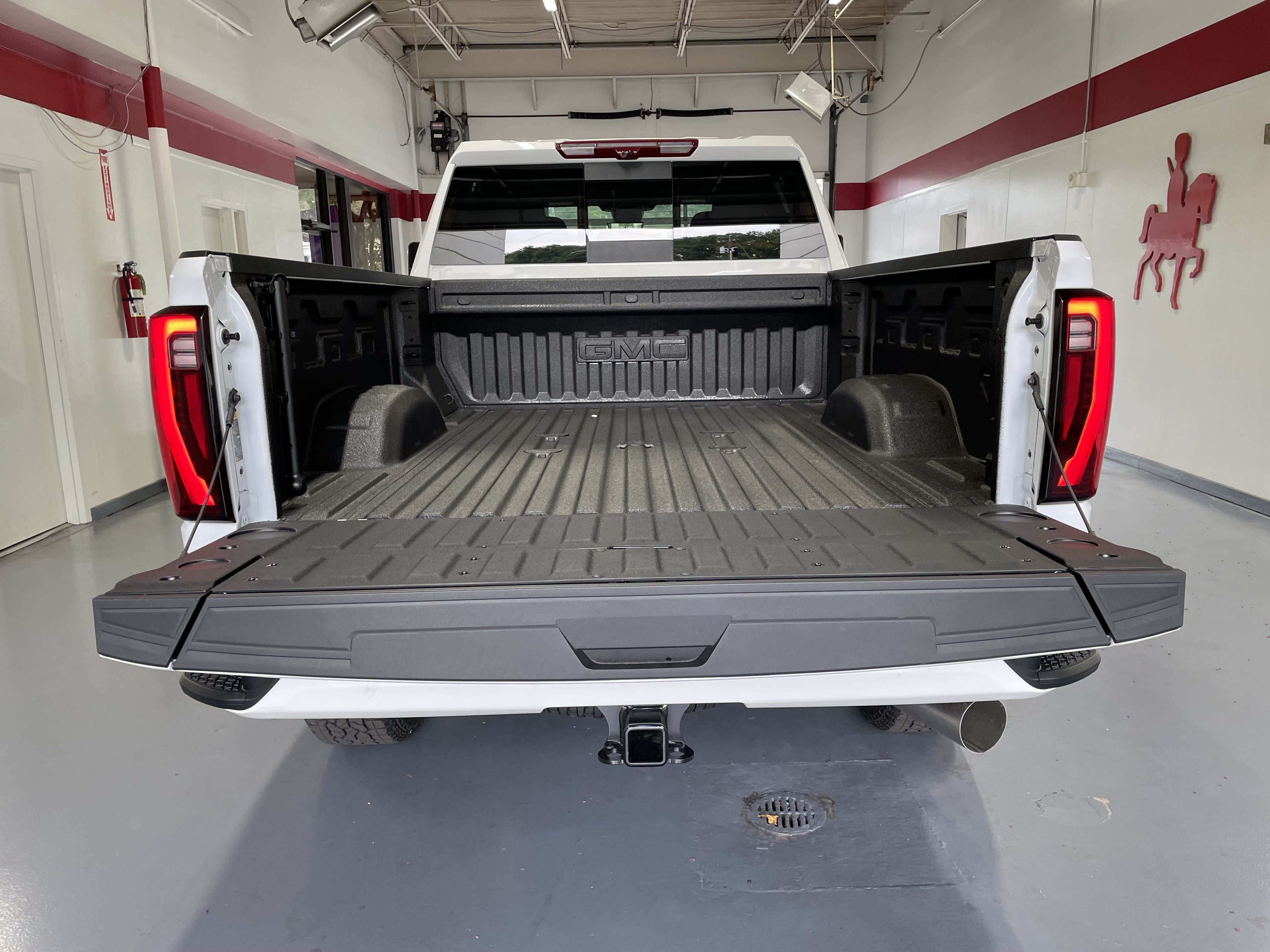 New 2026 GMC Sierra 2500 Denali w/ Denali Reserve Package AWD/4WD image 8