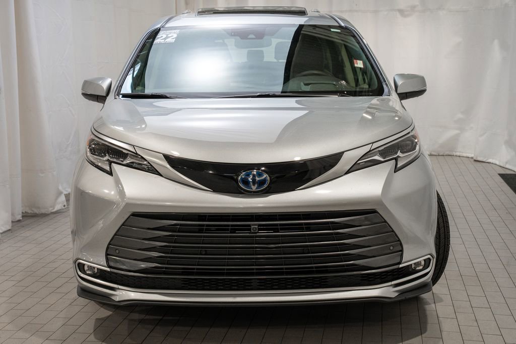 Used 2022 Toyota Sienna Platinum image 3