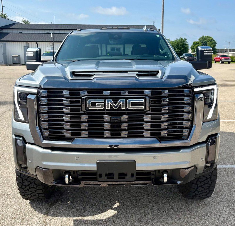 Used 2024 GMC Sierra 2500 Denali Ultimate AWD/4WD image 9