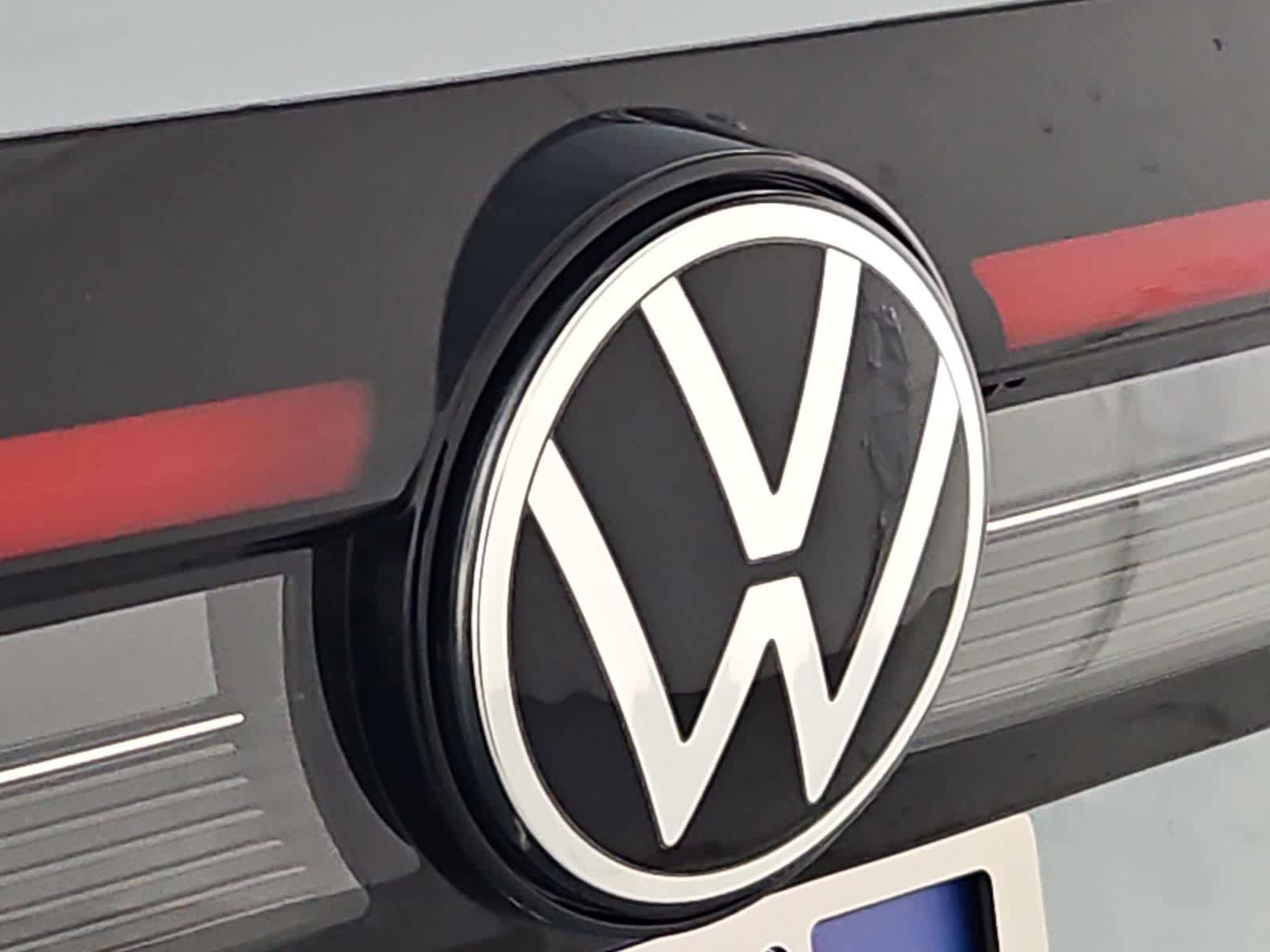 New 2026 Volkswagen Taos SE FWD image 11