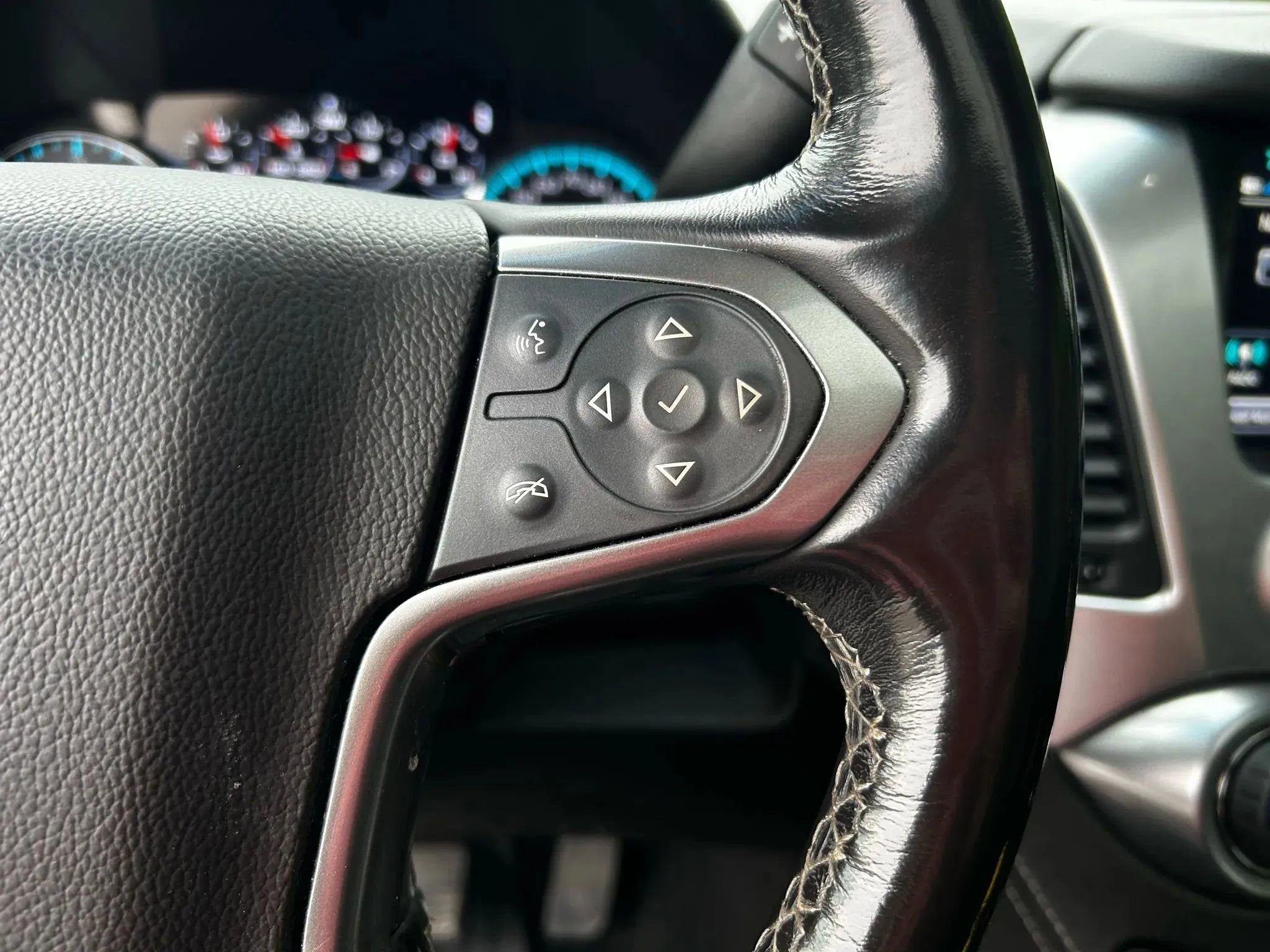 Used 2018 Chevrolet Suburban Premier image 17