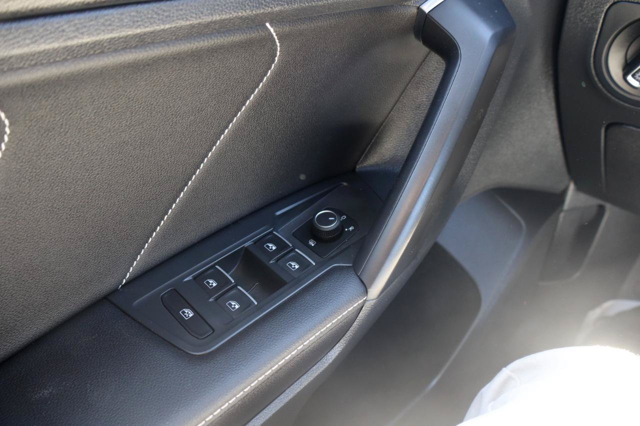 Used 2023 Volkswagen Tiguan SE AWD/4WD image 16