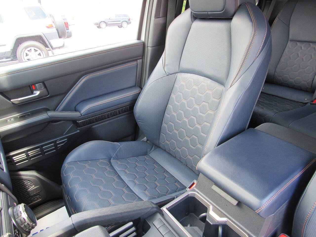 Used 2025 Toyota 4Runner Platinum AWD/4WD image 21