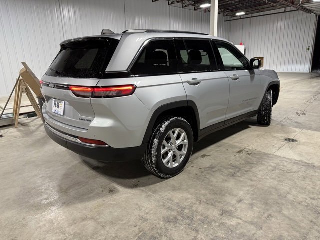 Used 2023 Jeep Grand Cherokee Limited image 6