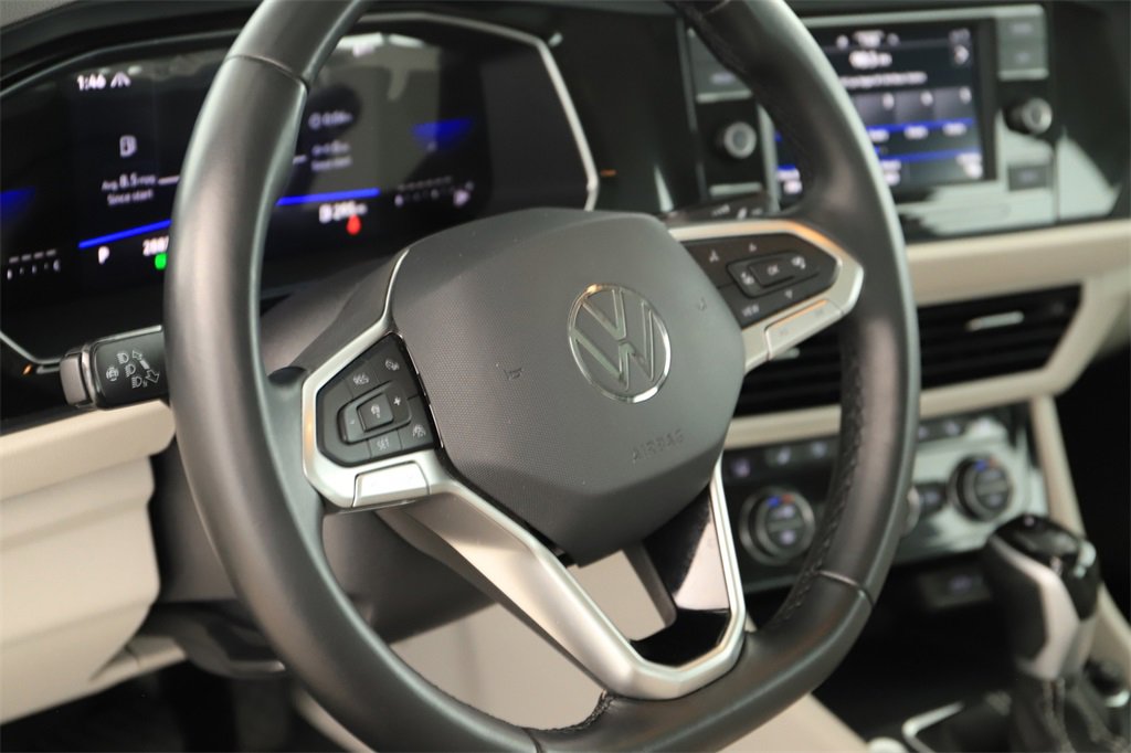 Used 2023 Volkswagen Jetta SE image 17
