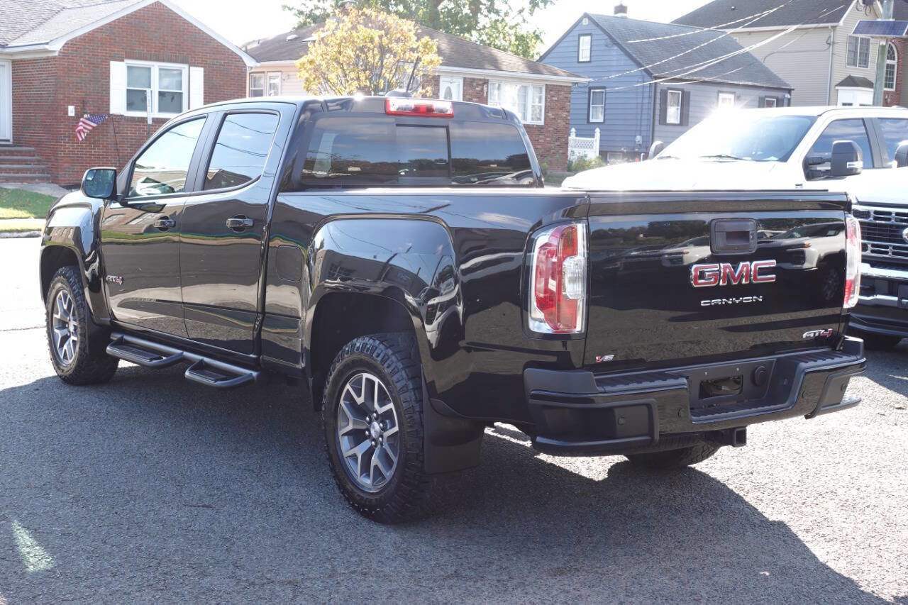 Used 2022 GMC Canyon AT4 image 2
