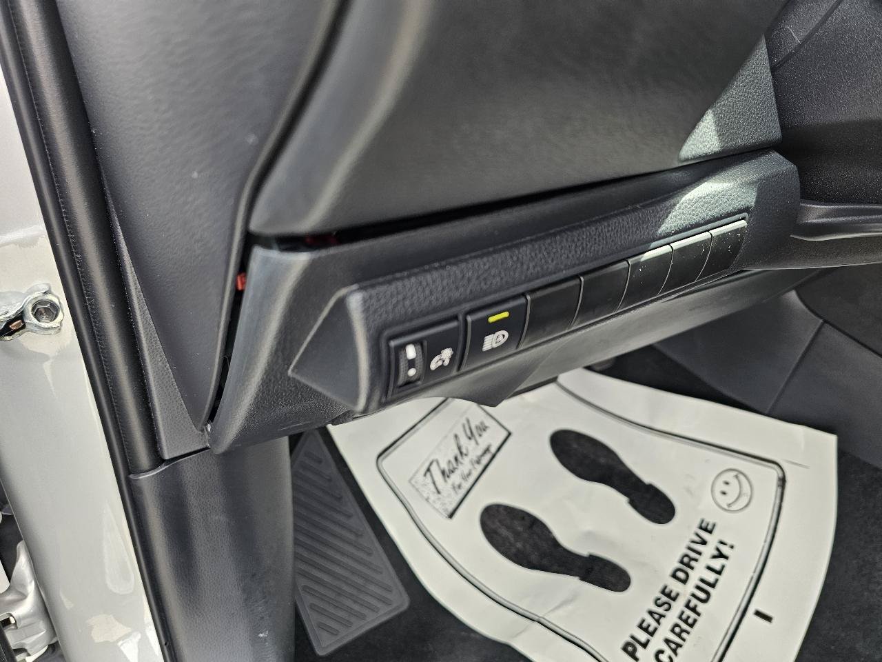 Used 2022 Toyota Corolla LE FWD image 12